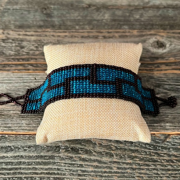 🦋Beautiful Beaded Bracelet - Picture 8 of 8